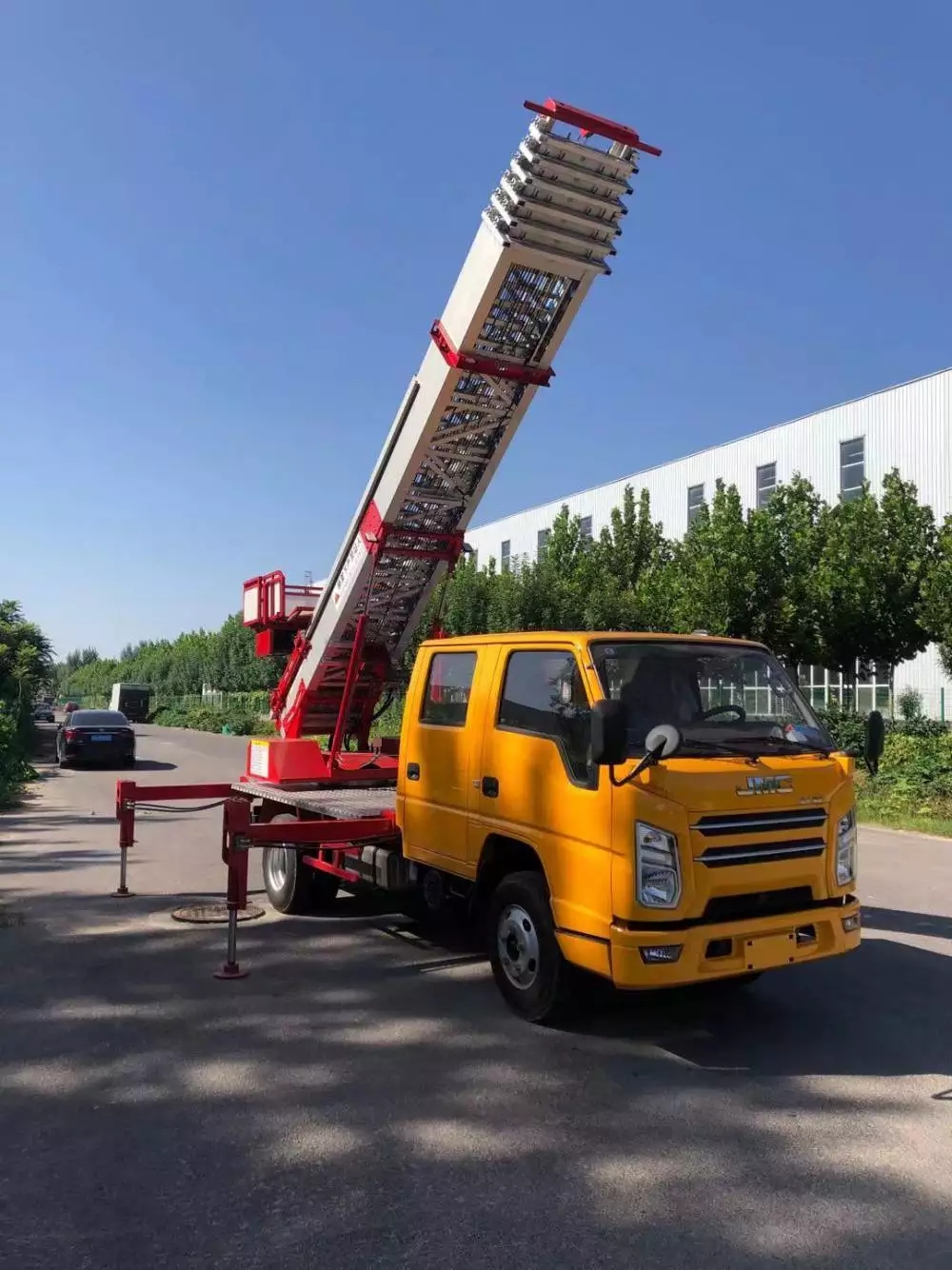 淄博淄川附近的云梯车出租服务：轻松解决高空作业需求